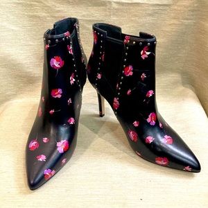 JC COLLECTION Sz 6 Floral Chelsea Pointy Toe Pull On Studded  Details Booties